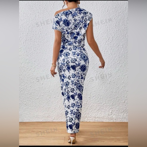 Beautiful Women's Floral Printed Asymmetric Neckline High Split Dress. - Picture 4 of 5